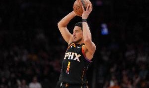 完美体育官方网站-场上梦游！布克半场5中0未得分仅送3助攻 3失误&amp;正负值-14