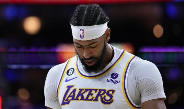 完美体育官方网站-浓眉足部伤病恢复顺利 或将在休赛期接受手术根治