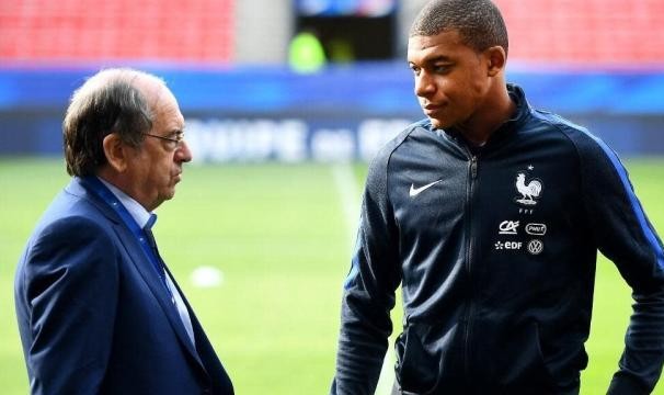 完美体育平台-王勤伯：法国队问题太多，德尚头痛不过来