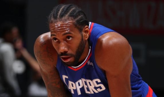 完美体育官网-战神卡回归！关键时刻主宰攻防 健康小卡仍无敌？